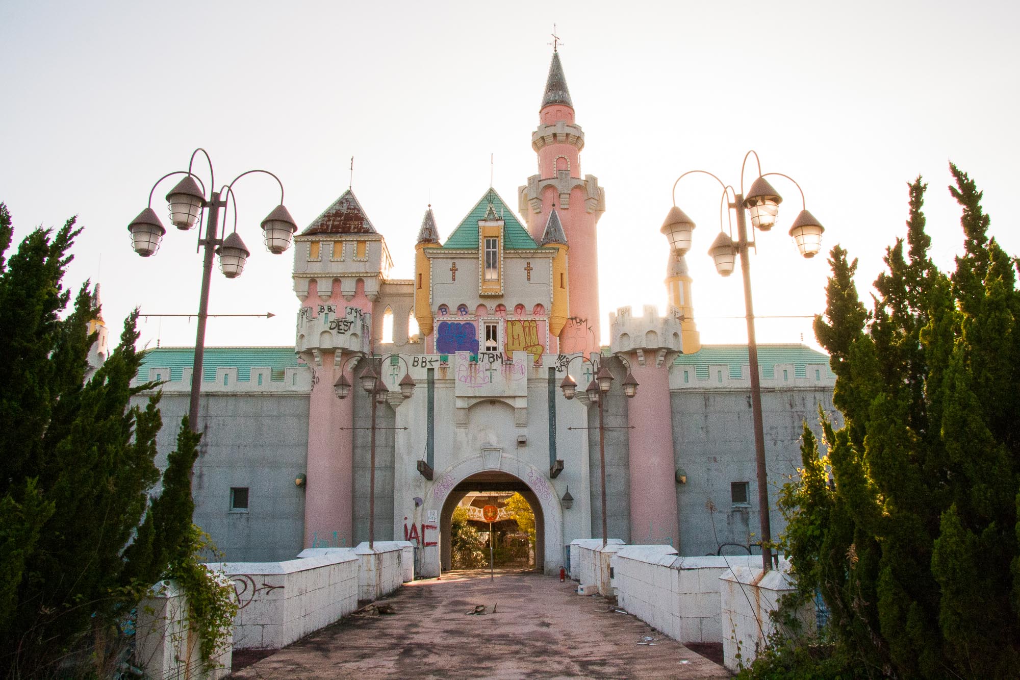 Inside Abandoned Nara Dreamland – Simone Armer